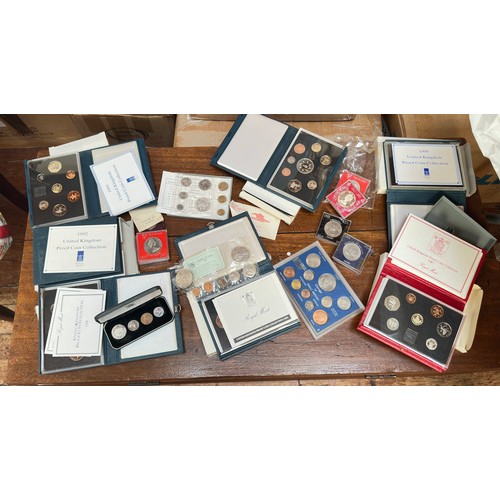 877 - A collection of assorted Royal Mint proof coin sets including 1988, 1989, 1991, 1992 and 1993 etc. t... 