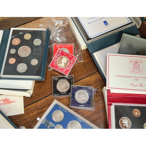 877 - A collection of assorted Royal Mint proof coin sets including 1988, 1989, 1991, 1992 and 1993 etc. t... 