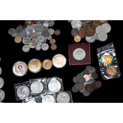 740 - Approximately Sixty-Four Cupro-nickel Commemorative Crowns, Uncirculated in plastic display boxes an... 