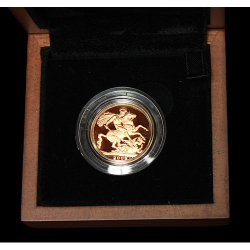 760 - A Royal Mint ERII 2009 22ct gold proof struck Sovereign, IRB portrait, gross weight approximately 7.... 