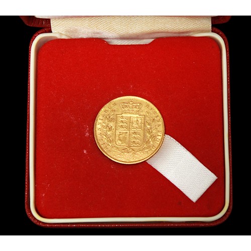 768 - A Victorian 1870, 22ct gold Sovereign, obv. Young head, rev. Die number 1. gross weight approximatel... 