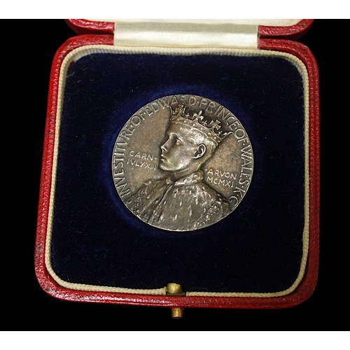 833 - A Royal Mint 1911 Edward Prince of Wales silver Investiture medal, in fitted box. Gross weight appro... 