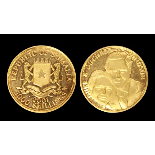 831 - A 2001 9ct gold Duke & Duchess of Windsor Republic of Somalia 1000 Shillings coin. Gross weight appr... 