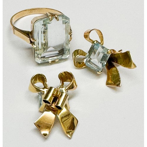 91 - An 18ct yellow gold dress ring, claw set with a oblong-shaped pale faceted aquamarine, measuring mm,... 