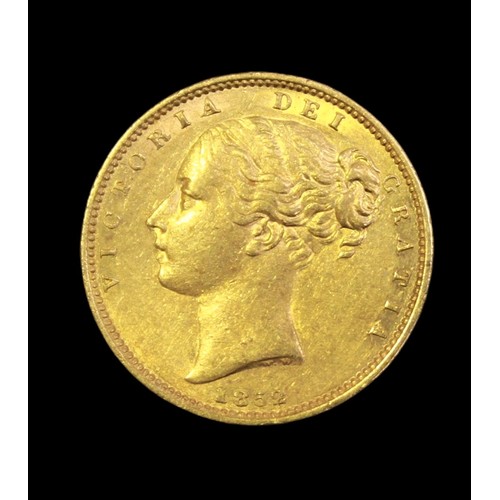 704A - A Queen Victoria Gold Sovereign, 1852, Young Head, Shield back, 8.0g.