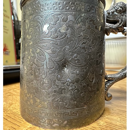 30 - A Chinese export white metal, tests as .800 grade or above silver tankard, in the manner of Wang Hin... 