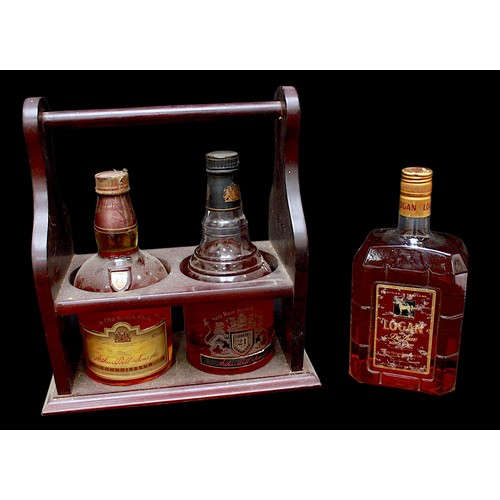 221 - A presentation pair of Arthur Bell & Sons Single Malt Scotch Whisky, including Royal Reserve, 21 Yea... 