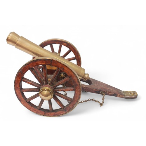 39 - A scatch-built 19th century 'style' muzzel loading brass field gun with 33cm barrel, on wooden and b... 