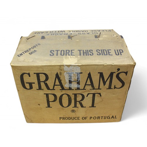 266 - Ten bottle of Graham's 1975 Vintage Port, 75cl, 20.7% vol, bottled in 1977, housed in a Graham's Por... 