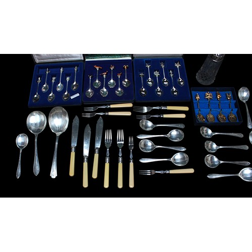 165 - A oak canteen of Elkington & Co silver-plated cutlery, for six persons, together with a silver toppe... 