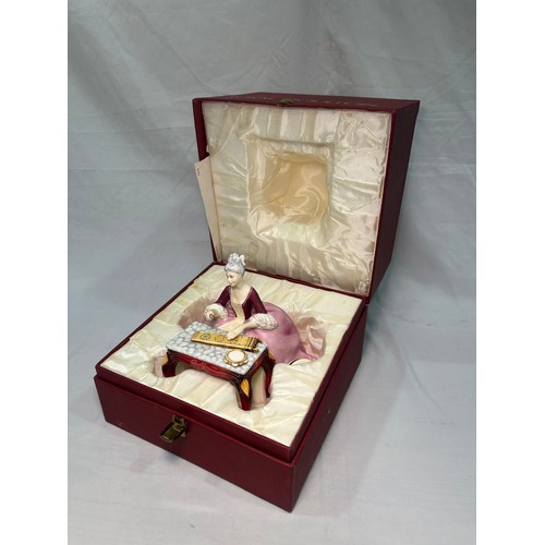 15 - A limited edition Royal Doulton figure ‘Dulcimer’, HN2798, limited edition no. 569, in original fitt... 