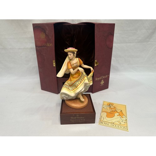 42 - A Royal Doulton figure ‘Dancers of the world Mexican dancer’, HN2866, limited edition 627/750, in or... 