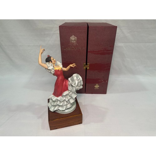 29 - A Royal Doulton limited edition figure ‘Dancers of the World Spanish Flamenco Dancer’ HN2831, limite... 