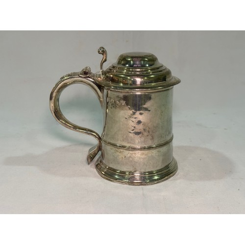 171 - A George I lidded silver tankard by Humphrey Payne, of plain design and with scrolled thumb-piece, r... 