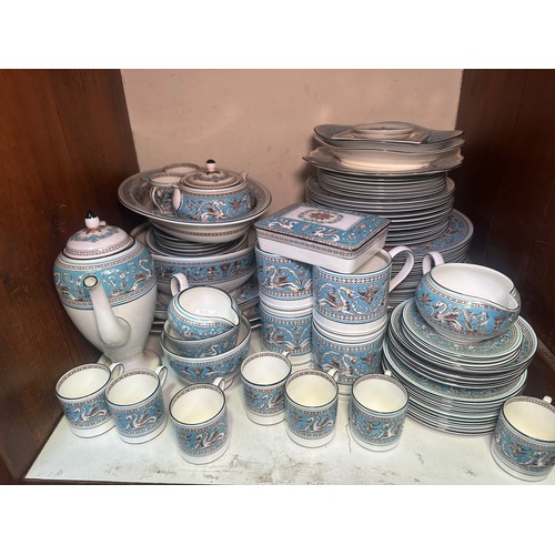 59 - A Wedgwood ‘Turquoise Florentine’ pattern part coffee and dinner service, comprising 22 x dinner pla... 