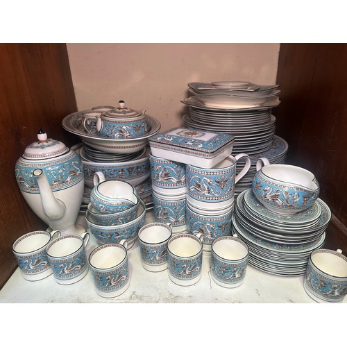 59 - A Wedgwood ‘Turquoise Florentine’ pattern part coffee and dinner service, comprising 22 x dinner pla... 