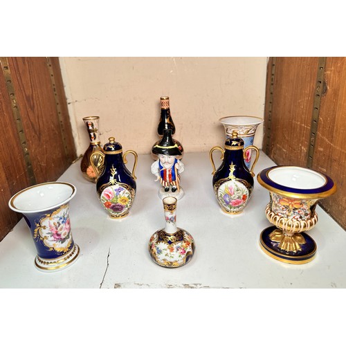 70 - A collection of assorted late 19th and early 20th Century porcelain, including a matched pair of Roy... 