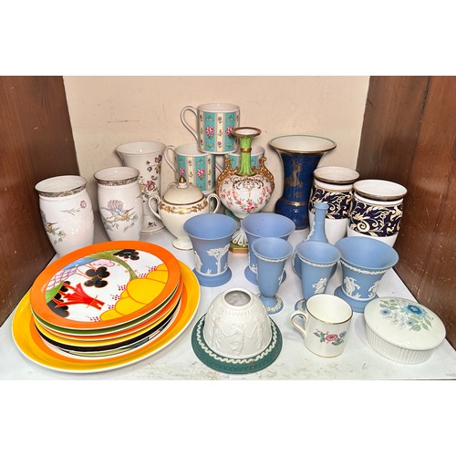 71 - A collection of assorted Wedgwood Ceramics, comprising six various blue Jasperware vases, a twin-han... 