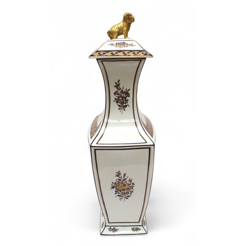 89 - A large 20th Century Portuguese Vista Allegra chinoiserie vase and cover, with gilt lion finial, 44.... 