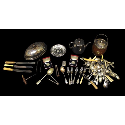 170 - A collection of assorted silver-plated wares, comprising an ice pail, a cased Ronson lighter, teapot... 