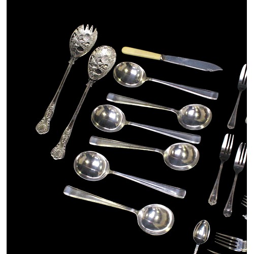 179 - A small quantity of various silver and silver-plated flatware, including forks, teaspoons, salt spoo... 