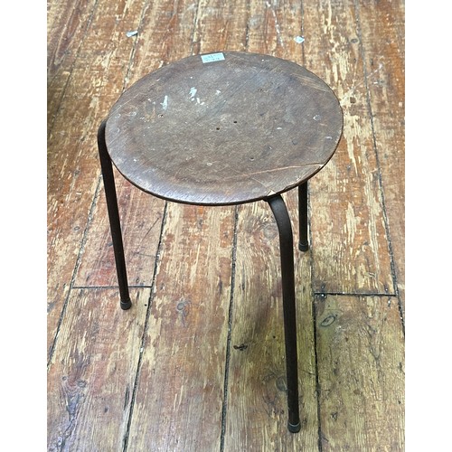 650 - A mid-century Danish Arne Jacobsen style ‘Dot’ tripod stool.