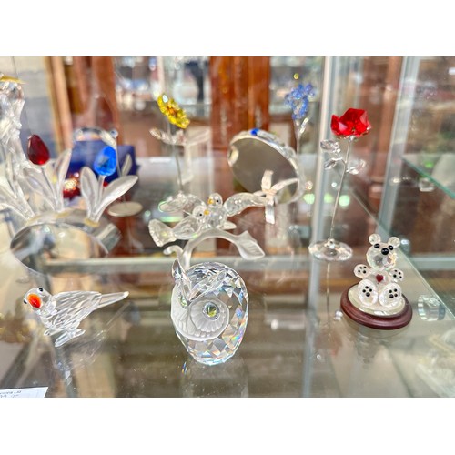 144 - A collection of Swarovski Crystal figures, including Heron, Cheetah, Owl and Elephant, all boxed, Bl... 