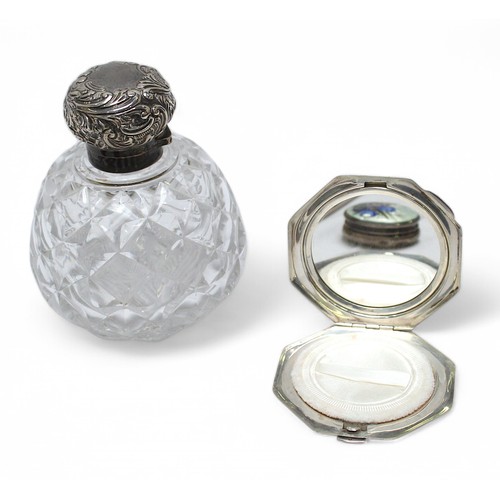 161 - A collection of assorted silver items, to include a silver handheld mirror by W I Broadway & Co, Bir... 