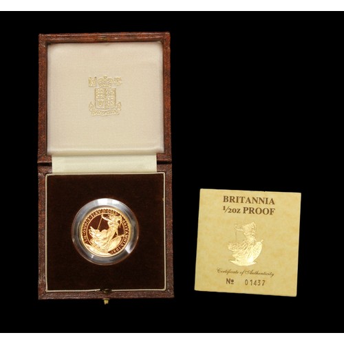 313 - A 1987 Britannia 1/2oz Proof Fine Gold Coin, Obv with Britannia standing by Philp Nathan, Rev ERII p... 