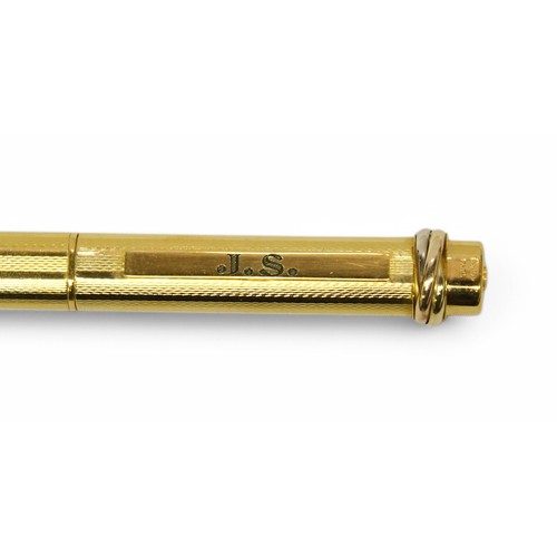 402 - A Must de Cartier ‘Stylo’ ballpoint pen, the gold-plated body and cap with engine turned decoration ... 