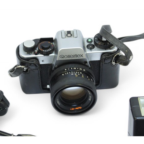 458 - A Rolleiflex SL35 E manual camera, together with a Rolleinar 80-200mm zoom lens and various detachab... 