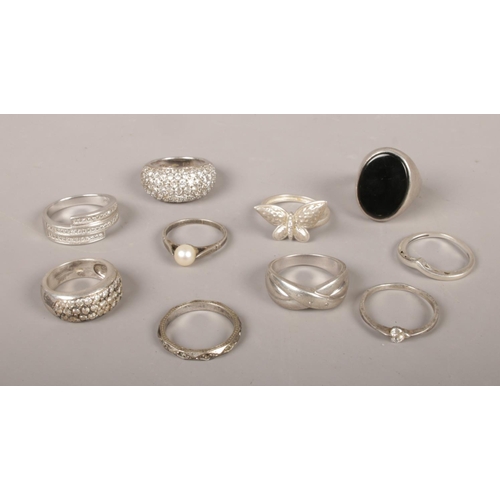 367 - Ten silver rings, to include paste set examples.