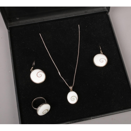 387 - A silver hardstone pendant necklace, earrings & ring