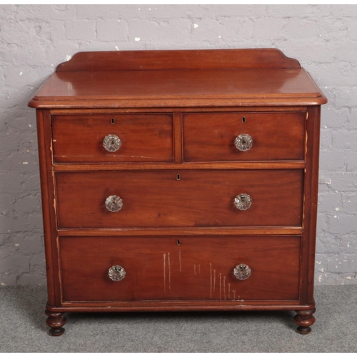 630 - A Victorian mahogany two over two chest of drawers with moulded glass drawer pulls, 100cm x 48cm, 10... 