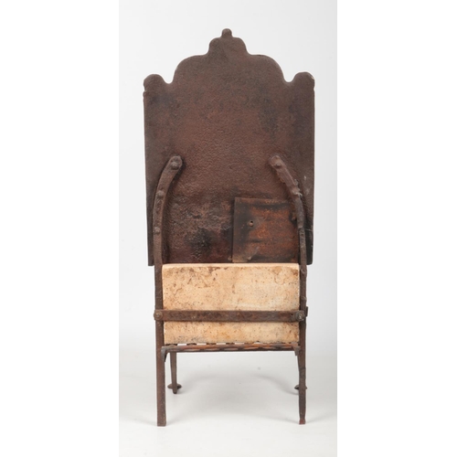 80 - An 18th century wrought iron fire grate. The arch top back decorated in relief with a figure and rai... 