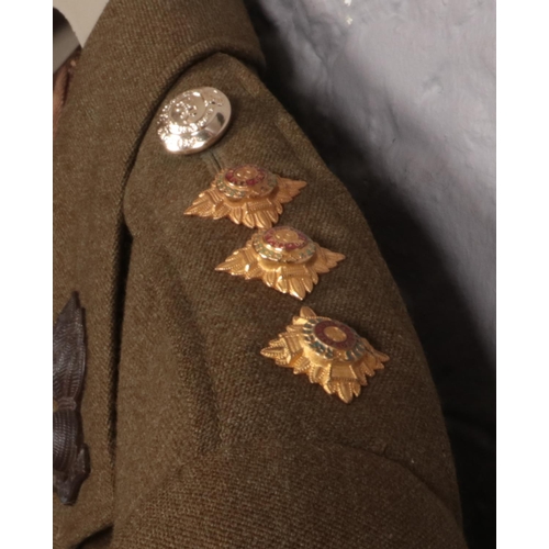 379 - A Army Officers No 2 Dress - Captains rank -Queen's Crown buttons, complete with Lanyard and collar ... 