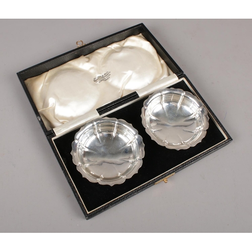 322 - A cased pair of silver bon bon dishes, Assayed Chester  1922 by Stokes & Ireland Ltd. 108g.