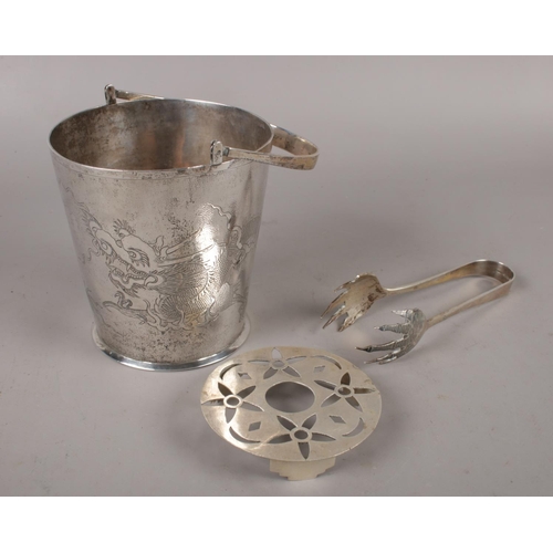 333 - A Chinese silver swing handle ice bucket with drainer and tongs, Planished and engraved with dragon ... 