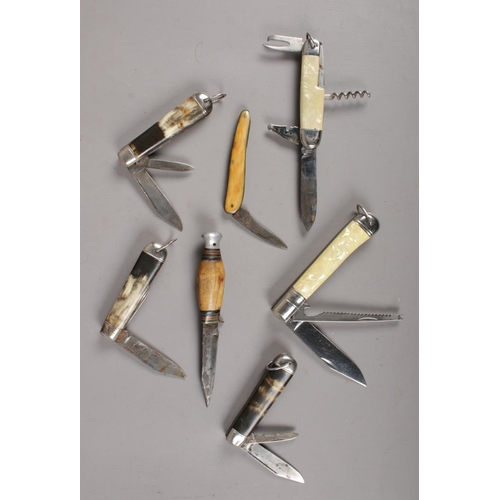 81 - A collection of knives and multi tools, to include William Rodgers, Richards etc.