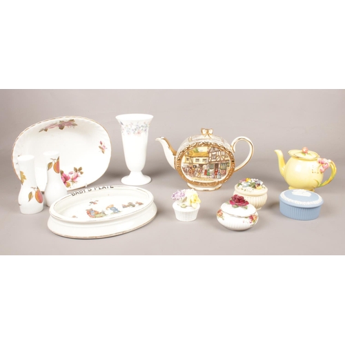 66 - A group of ceramic's. Royal Albert 'Old Country Roses' trinket, Sadler Thoren's Tea for Two Musical ... 