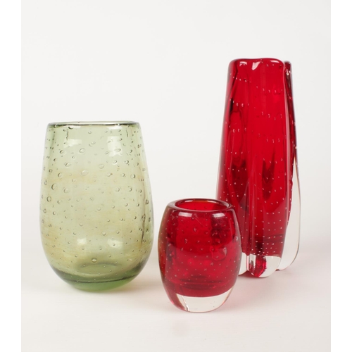 81 - A selection of three 'Whitefriars' controlled bubble vases - two in ruby red & one in pale green. Ta... 