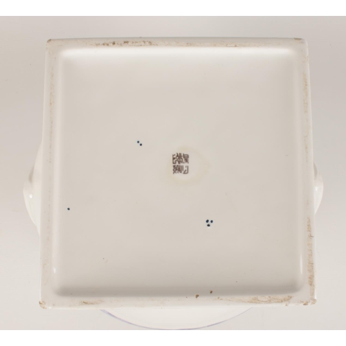 186 - A large ceramic blue & white planter with transfer print decoration depicting peacocks and flowers. ... 