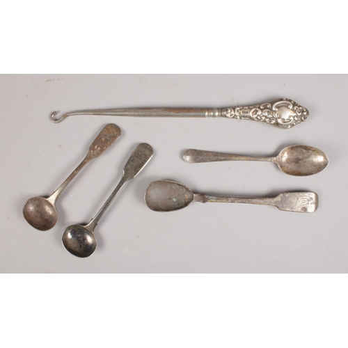 433 - A small quantity of silver items. Includes a pair of William IV silver sauce ladles assayed Exeter 1... 