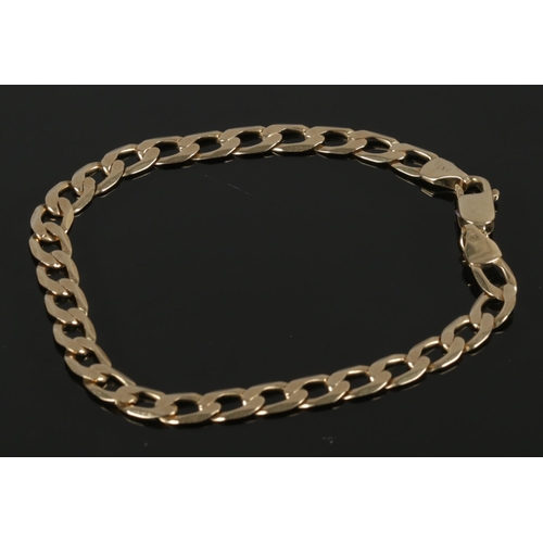 574 - A 9kt Gold Link Bracelet
Gross Weight: 6.63g 
Length: 20cm