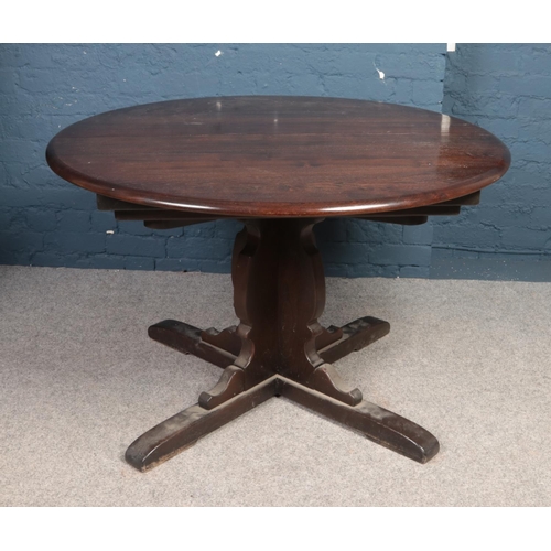 401 - A circular extending dining table.