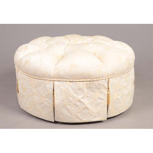 309 - A modern circular deep buttoned upholstered pouffe. (diameter 88cm)