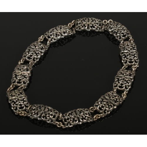 253 - A Sterling Silver necklace marked Norway 830S. Length: 39cm. Weight: 54.36g.