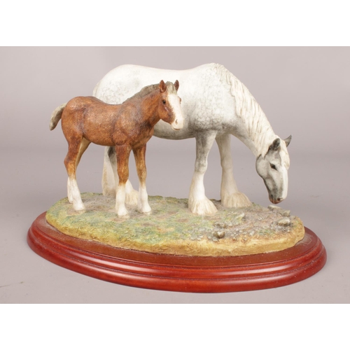 286 - A Border Fine Arts figure of a Mare & Foal on wooden plinth. H: 15cm, W: 26cm.