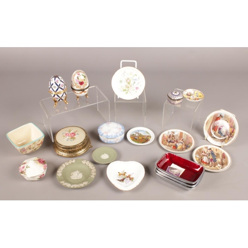 420 - A box of miscellaneous ceramics - to include 'Orchid Design' Trinket box, Royal Grafton pin dish, Ay... 