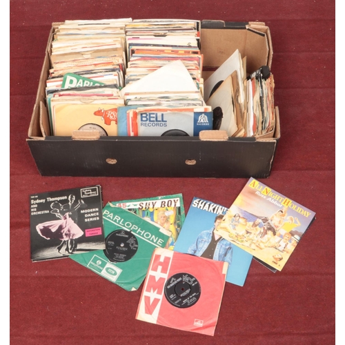 426 - A box of single records. Mostly 1960s and 1970s.